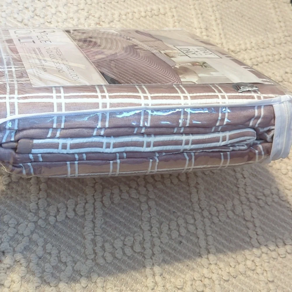 Queen-size, 3-piece quilt  
